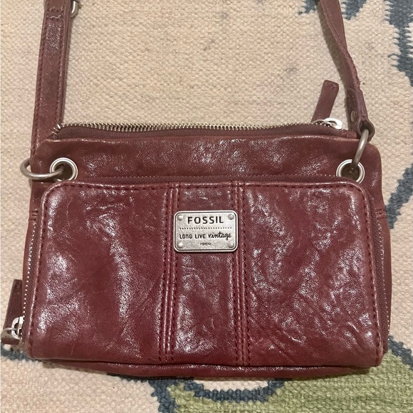 Used. Great condition. Purple fossil crossbody purse - Picture 2 of 4